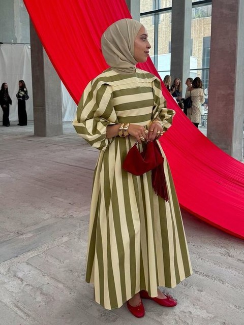 ARRANGE full midi dress with pleat detail in olive stripe