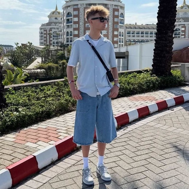 ASOS DESIGN relaxed shirt with patch pockets in blue