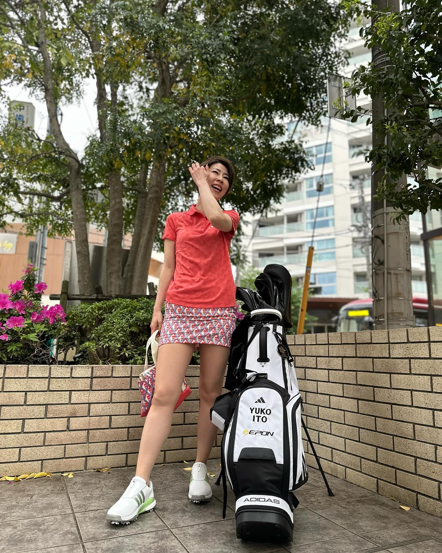 【美品】 golf マルチカラードBOSプリントスカート アディダス 【ゴルフ】マルチカラードBOSプリントスカート - レッド
