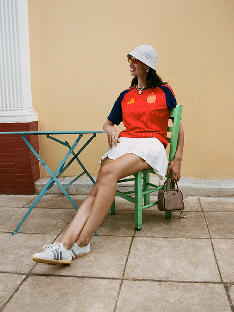 adidas Adicolor Trefoil Bucket Hat - White | Free Shipping with