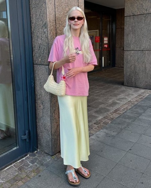 Birkenstock Gizeh sandals in white