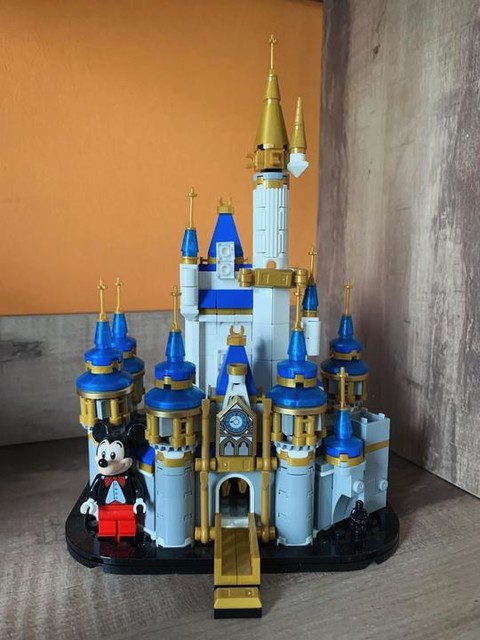IOS シンデレラフィットコレクションブルー Mini Disney Castle 40478 | Disney™ | Buy online at the Official