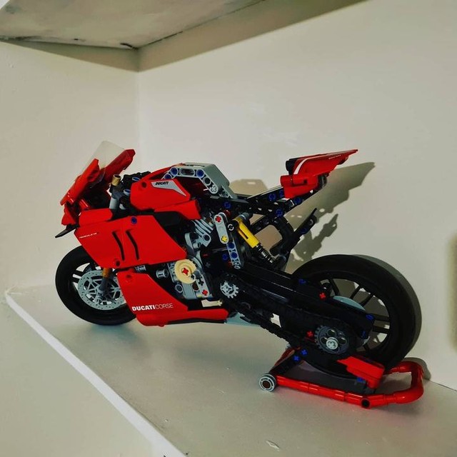 Ducati Panigale V4 R 42107 Technic Buy Online At The Official Lego Shop Gb