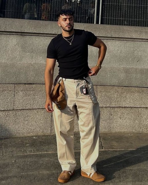 ASOS DESIGN Essentials muscle fit t-shirt in black